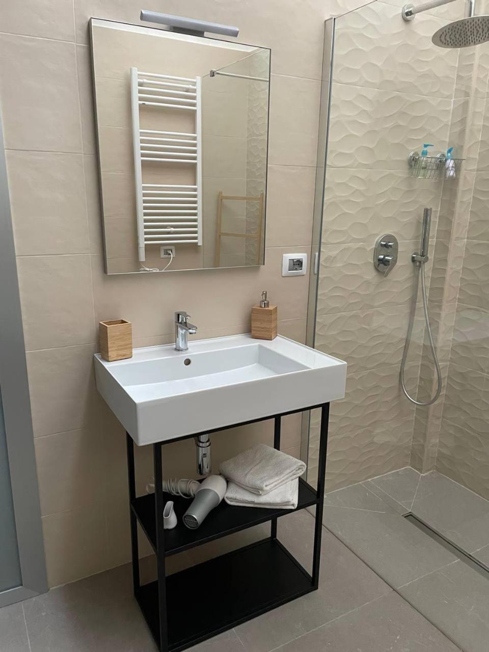 בארי Alex Comfort House מראה חיצוני תמונה